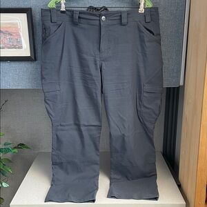 Duluth Tradjng Company convertible cargo active ankle pants